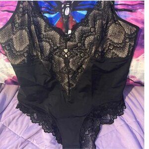 Buttery Soft Bodysuit with Lace Detail – Supportive & Feminine